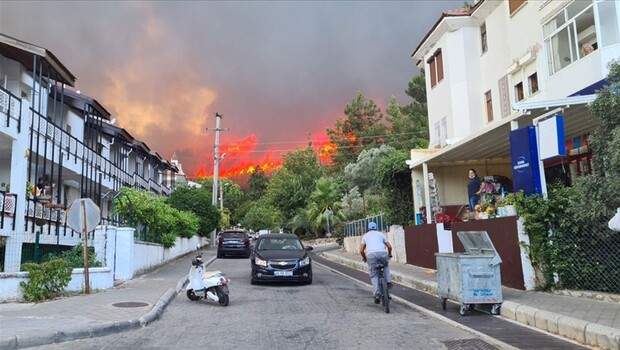 Bakan Ersoy’dan yangın sonrası rezervasyonlarla ilgili önemli açıklama