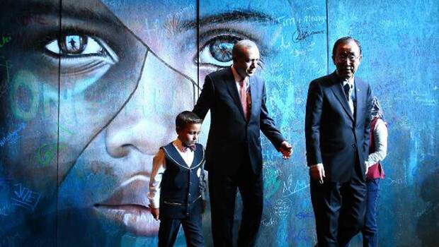 Cumhurbaşkanı Erdoğan, 30 Ağustos tebriklerini ‘Mülteci Çocuk’ tablosu önünde kabul etti