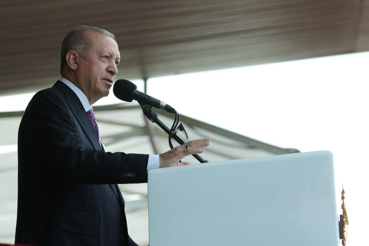 Cumhurbaşkanı Erdoğan: ‘FETÖ’yle irtibatı olan 21 bin TSK mensubunun orduyla ilişkisi kesildi”