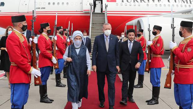Cumhurbaşkanı Erdoğan, Karadağ’da! Resmi törenle karşılandı