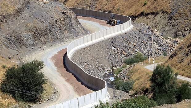İran sınırına 43 kilometre duvar örüldü