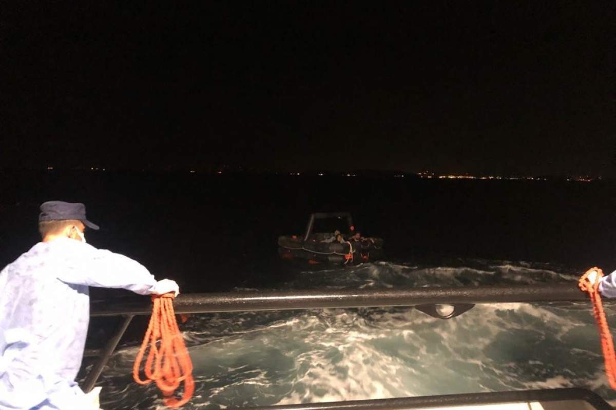 İzmir açıklarında 8 düzensiz göçmen kurtarıldı