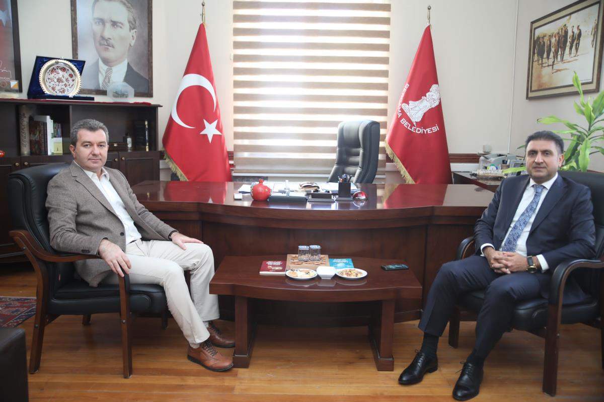 İzmir İl Milli Eğitim Müdürü Yentür, Bergama Belediye Başkanı Koştu ile bir araya geldi
