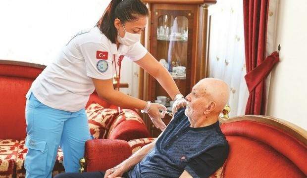 Kemal dede 102 yaşına üçüncü doz aşı ile girdi