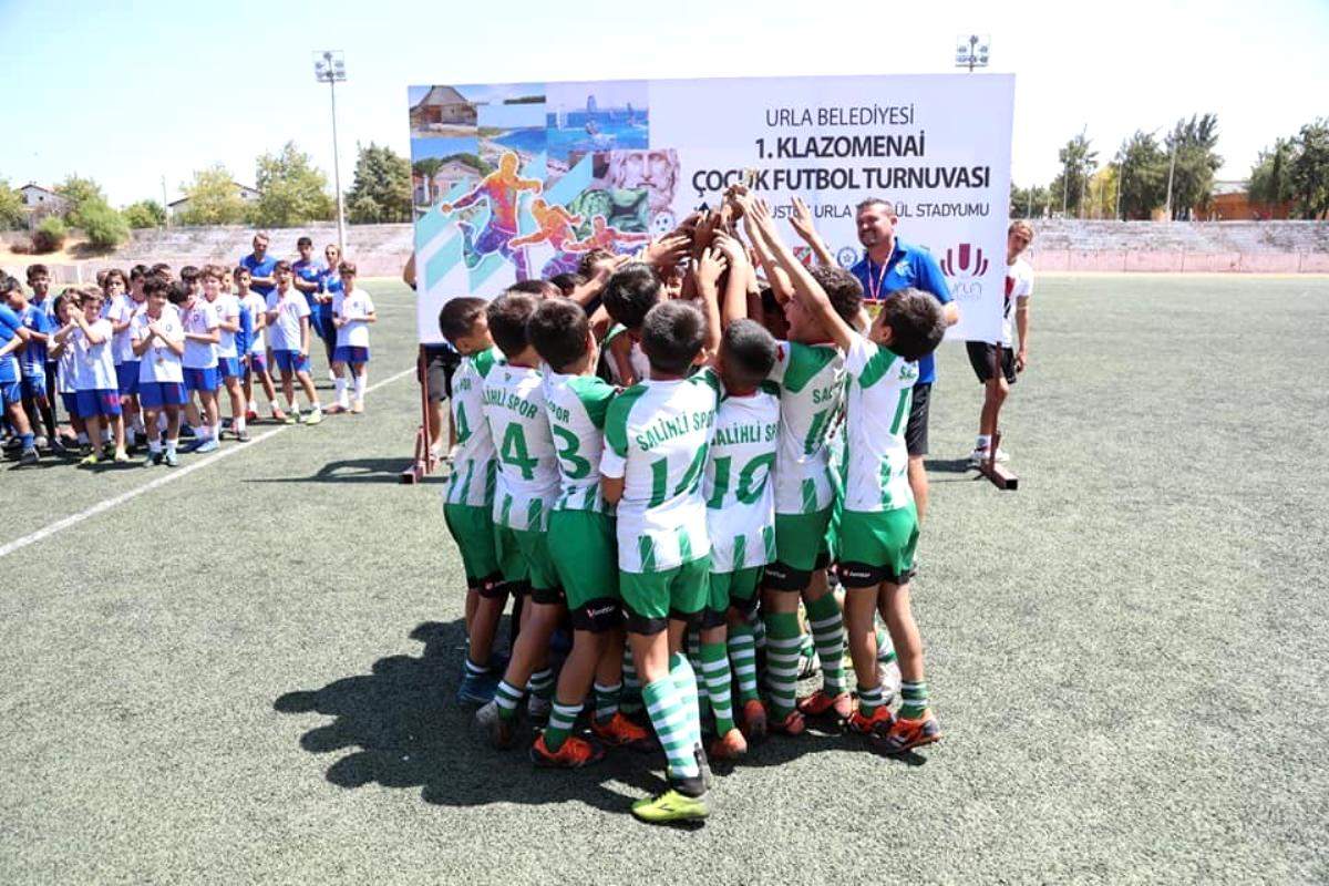Klazomenai Çocuk Futbol Turnuvası nın şampiyonu Salihlispor