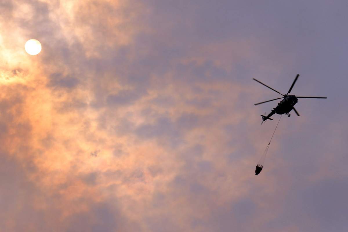 Komandolar karadan, helikopterler havadan Bayır köyünü kurtarmaya çalışıyor