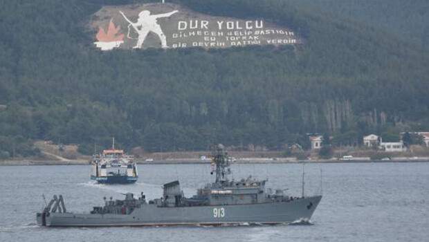 Rus askeri gemisi Çanakkale Boğazı’ndan geçiş yaptı