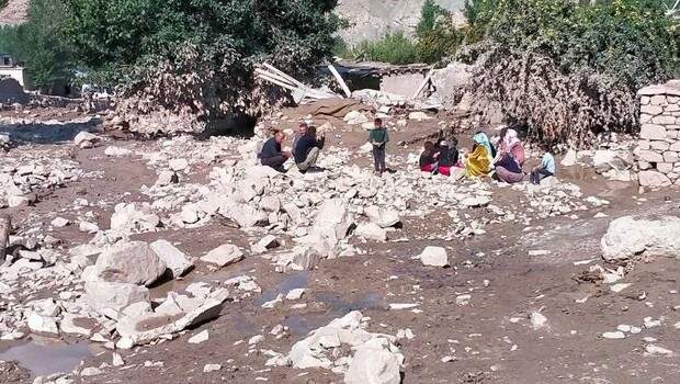 Sağlık Bakanı Koca, Van’da selden etkilenen bölgelerde ekiplerin sağlık taraması yaptığını bildirdi