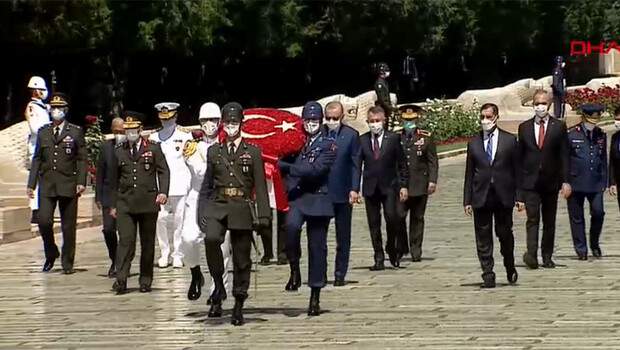 Son dakika… Cumhurbaşkanı Erdoğan ve YAŞ üyeleri Anıtkabir’de