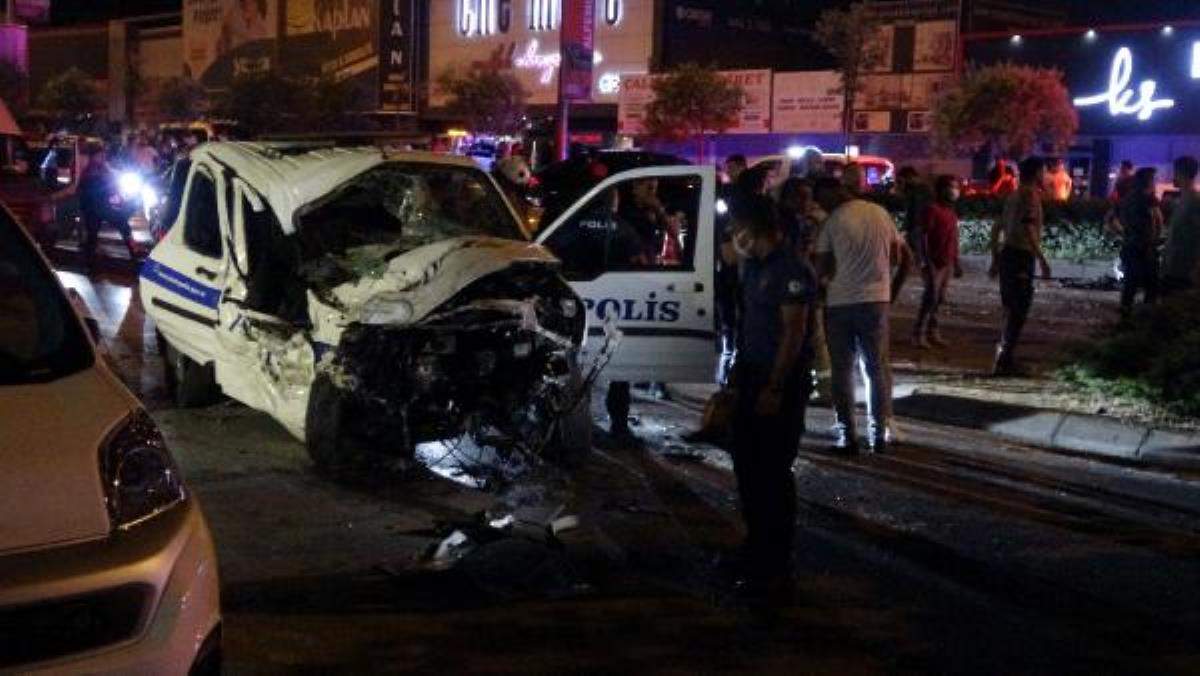 Son dakika haber | İhbara giden polis aracı otomobille çarpıştı; 1 şehit, 4 yaralı