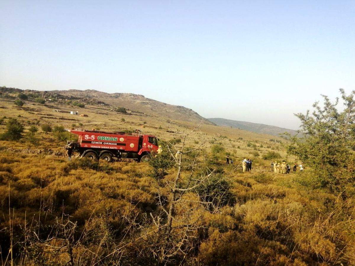 Son dakika haberi! Aliağa da makilik alanda çıkan yangını söndürme çalışmaları devam ediyor