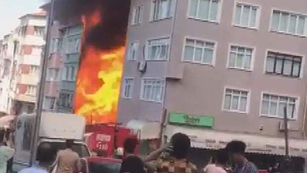 Son dakika… İstanbul Fatih’te korkutan yangın! Alevler yandaki binalara sıçradı