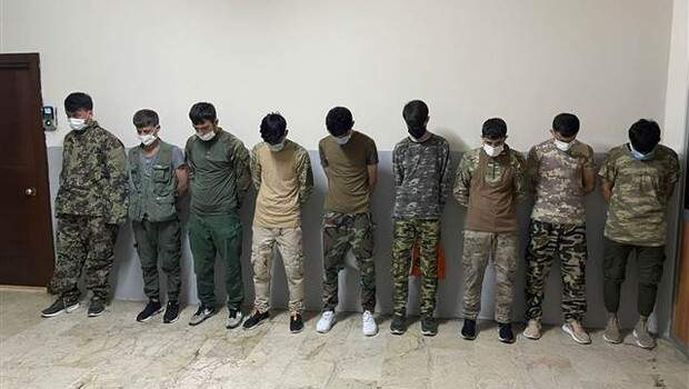 Zeytinburnu’nda asker kıyafetiyle dolaşan 9 Afgan yakalandı