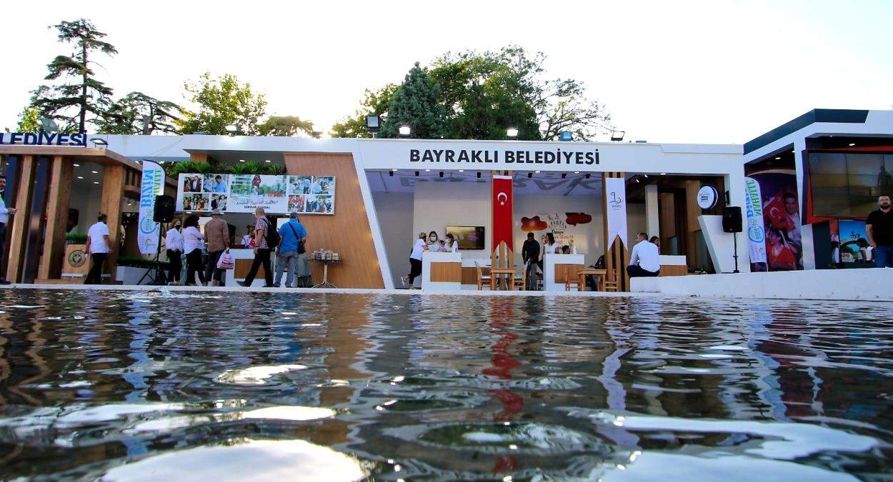 Bayraklı Belediyesi fuarda yerini aldı