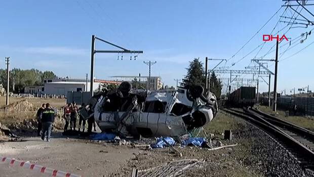 Tekirdağ Ergene’de korkunç kaza! Tren minibüse çarptı: 4 ölü