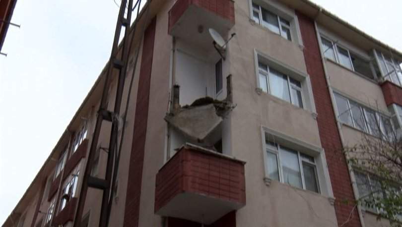 Güngören’de binanın balkonu çöktü