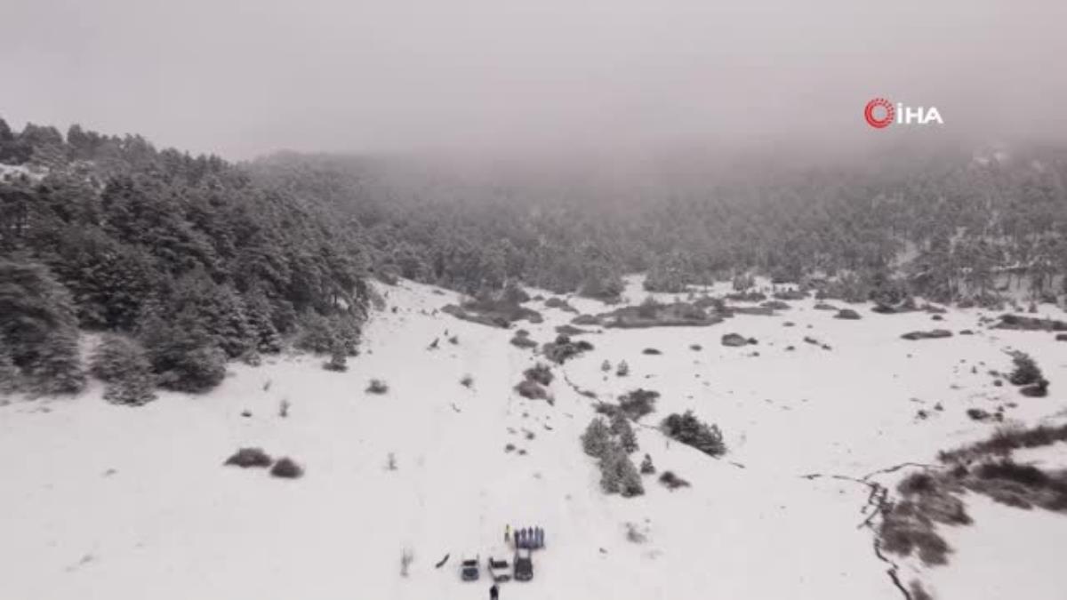 Balıkesir de kar şenliği… Sındırgı Kertil Dağı Kardan Adam Şenliğine Ev Sahipliği Yaptı