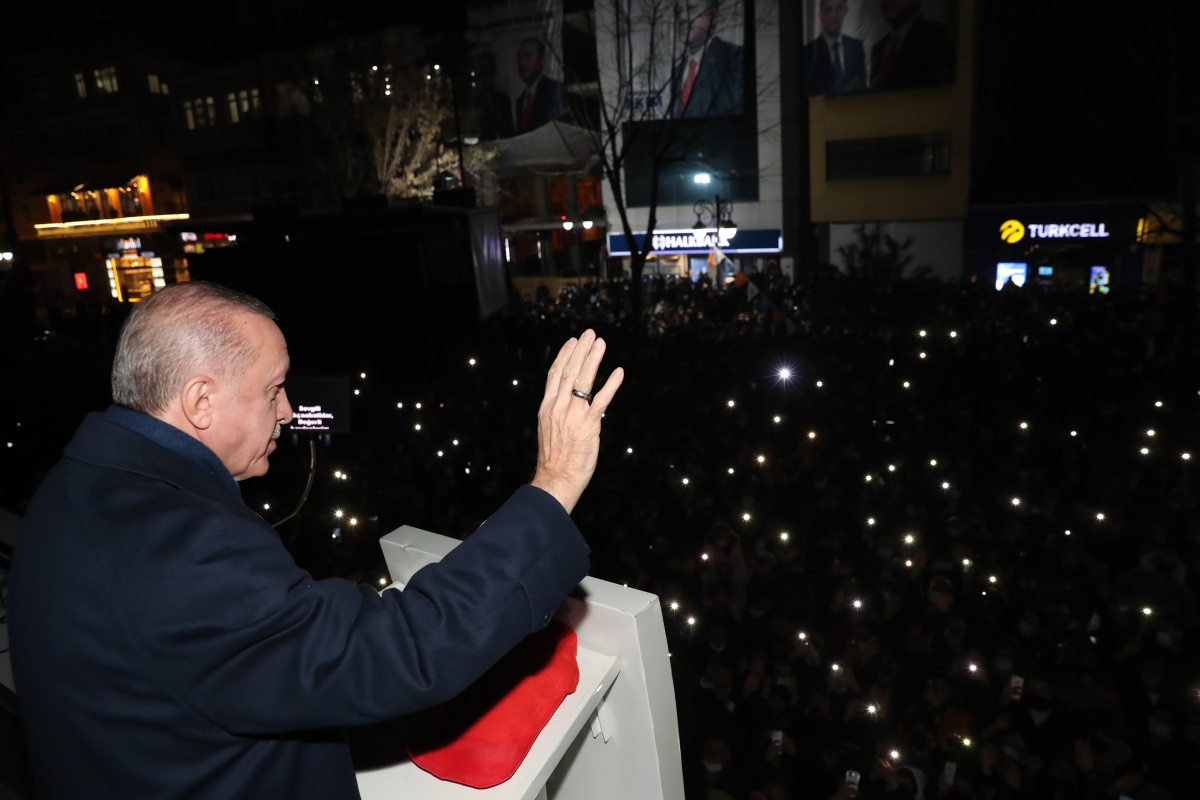 Cumhurbaşkanı Erdoğan :’Ülkemizin kazanımlarını birer birer yok etme çabalarına seyirci kalmayacağız’