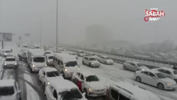 Megakent İstanbul’un kar çilesi bu görüntülerle hafızalara kazındı