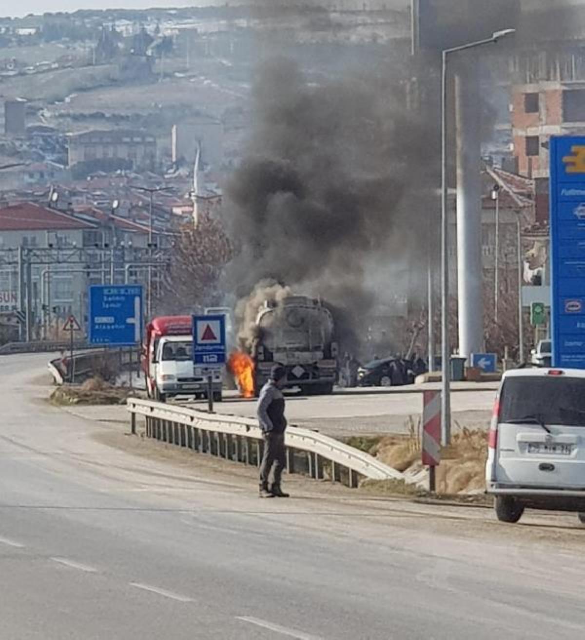 Son dakika haber… TANKERİN ALEV ALAN LASTİKLERİ AKARYAKIT İSTASYONUNDA PATLADI; O ANLAR KAMERADA