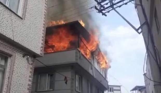 Bursa’da 3 katlı binanın teras katı alev alev yandı