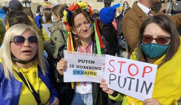 İstanbul’da yaşayan Ukraynalılar savaşı protesto etti