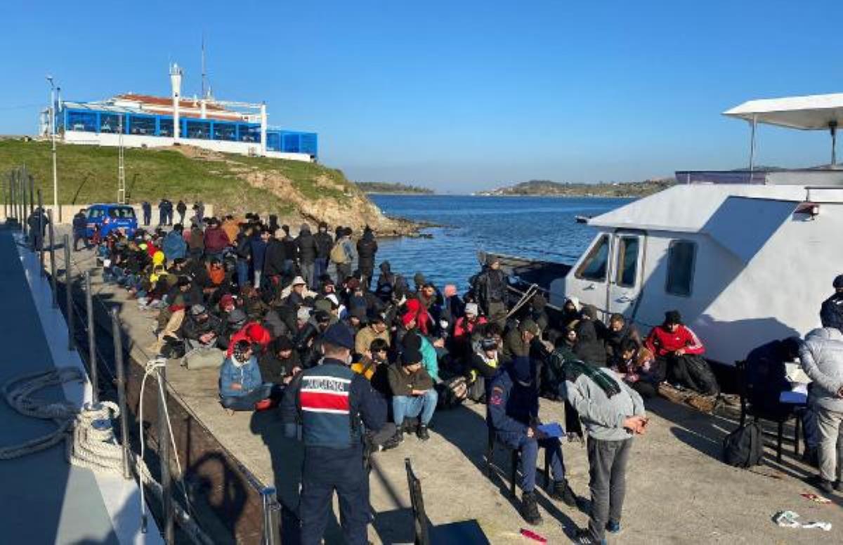 İzmir de tekneye İHA lı operasyon; 197 göçmen, 10 organizatör yakalandı