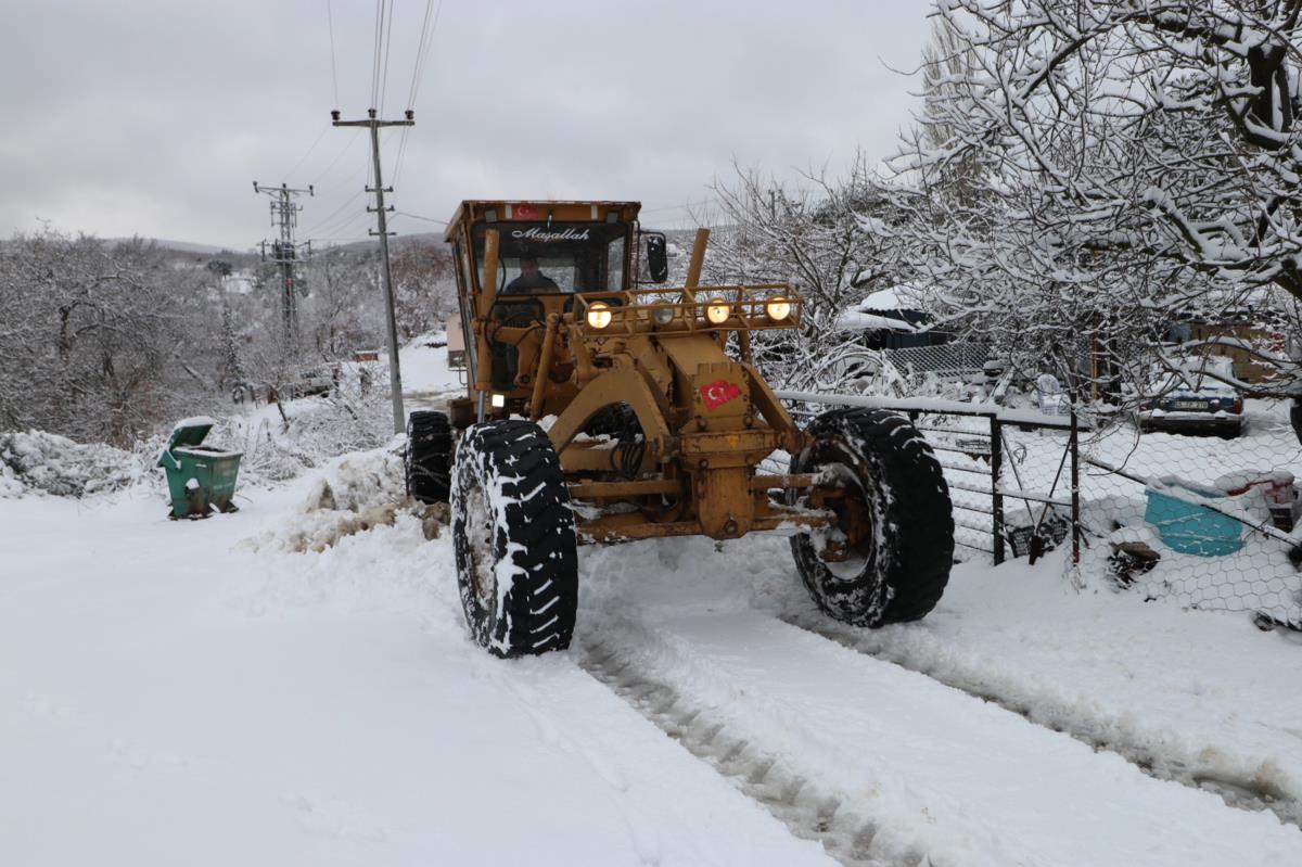 Manisa da kar nedeniyle 10 mahallenin yolu ulaşıma kapandı