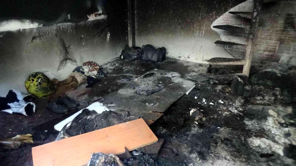 Son dakika haber: Boş dükkanda yaşayan evsiz adam yangında hayatını kaybetti