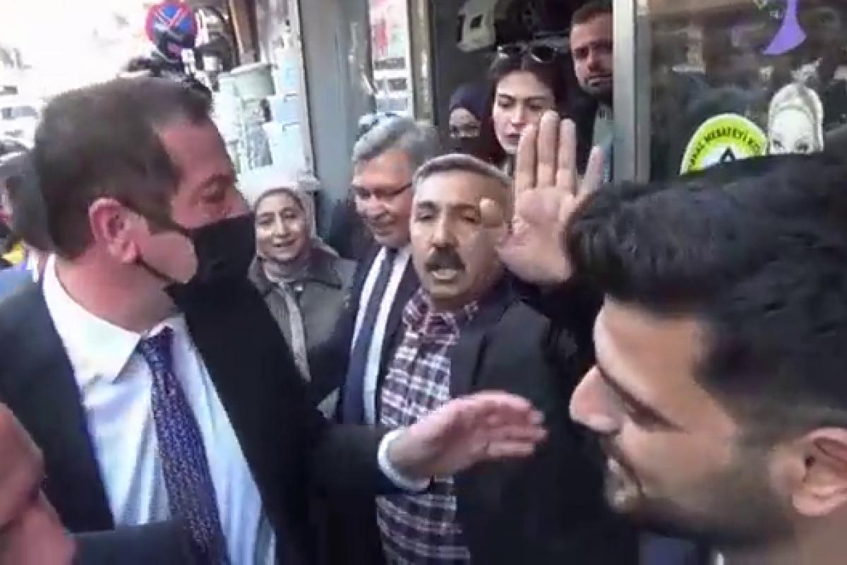 Adana’da Ahmet Davutoğlu’na tepki: