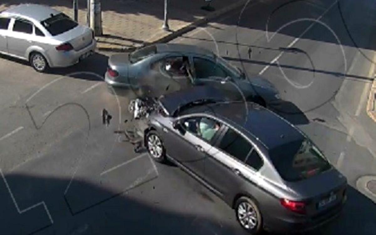 İzmir de meydana gelen kazalar Mobil Elektronik Sistem Entegrasyonu kamerasında