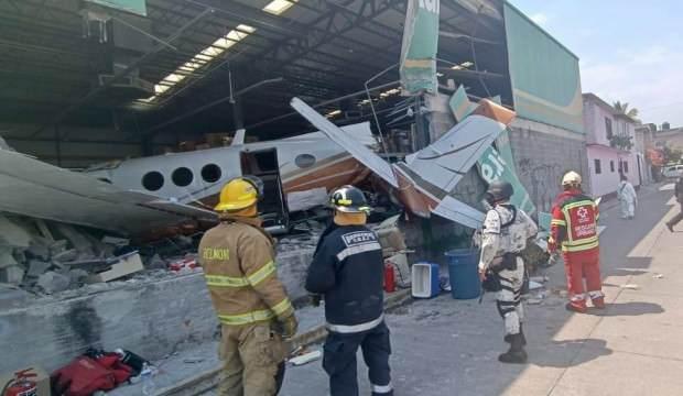 Meksika’da uçak süpermarkete düştü: Ölü ve yaralılar var