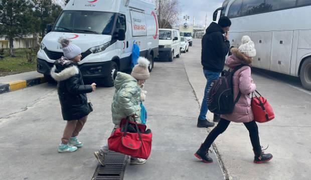 Savaşın ortasında kalan 4 kardeşe Türk otobüs şoförü sahip çıktı