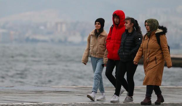 Uzmanlar uyardı: Maskeleri çıkarmak için acele etmeyin!