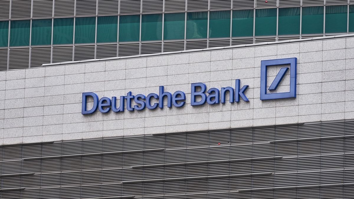Alman Deutsche Bank FETÖ’cülerin hesaplarını kapattı
