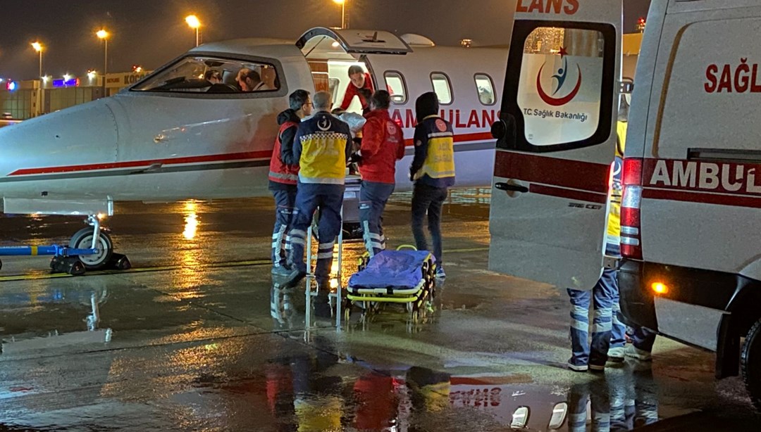 Fas ve Mısır’daki iki Türk hasta, tedavileri için ambulans uçakla Türkiye’ye getirildi