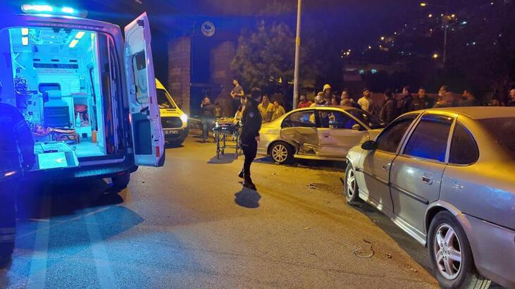 İzmir’de iki otomobil çarpıştı! Yaralılar var…
