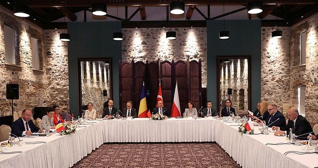 Dışişleri Bakanı Çavuşoğlu’ndan NATO’ya terörle mücadele mesajı