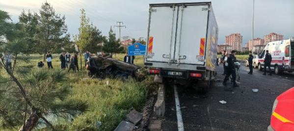 Diyarbakır’da kamyonet ile otomobil çarpıştı: 2 ölü, 2 yaralı