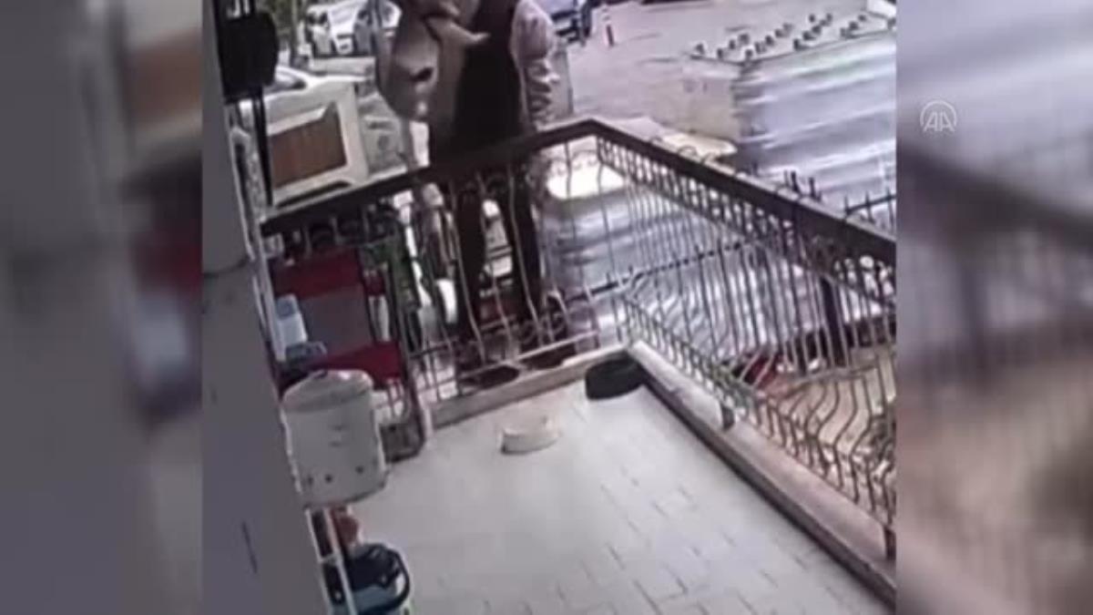 İzmir’de balkondaki köpek yavrusunun çalınma anı kameraya yansıdı