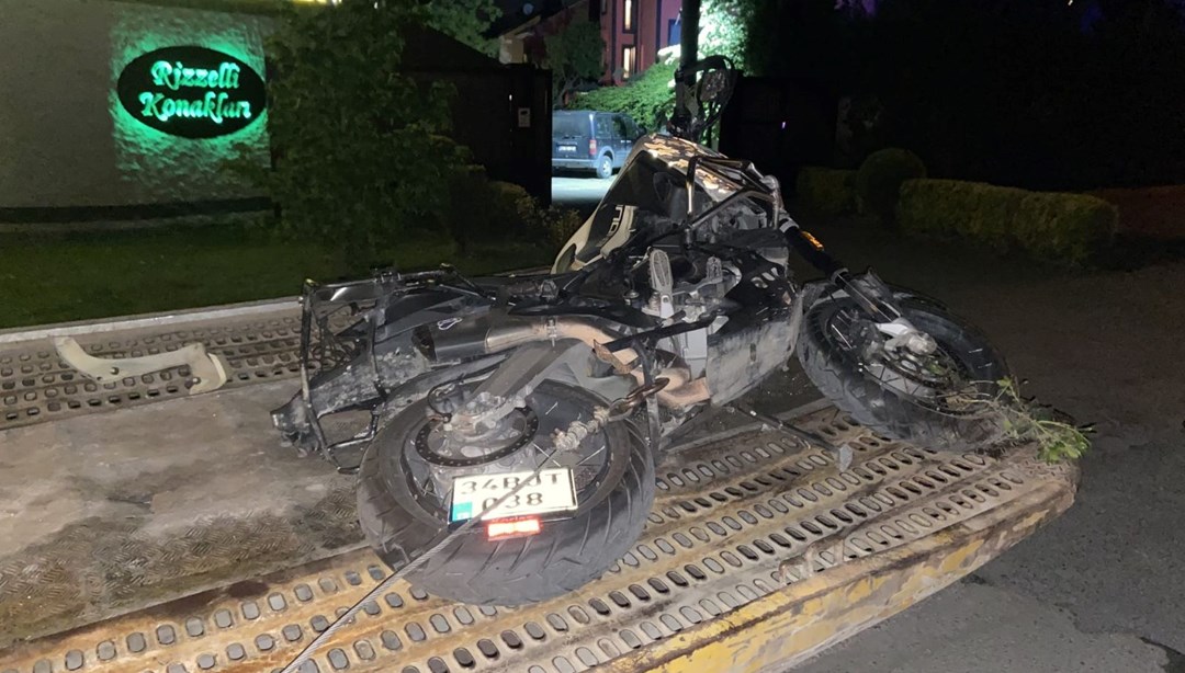 Kontrolden çıkan motosiklet kaldırımda yürüyen gence çarptı: 2 ölü