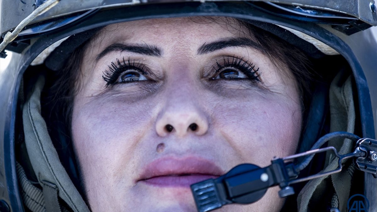 Jandarma’nın kadın pilotu orman yangınında da görevinin başında