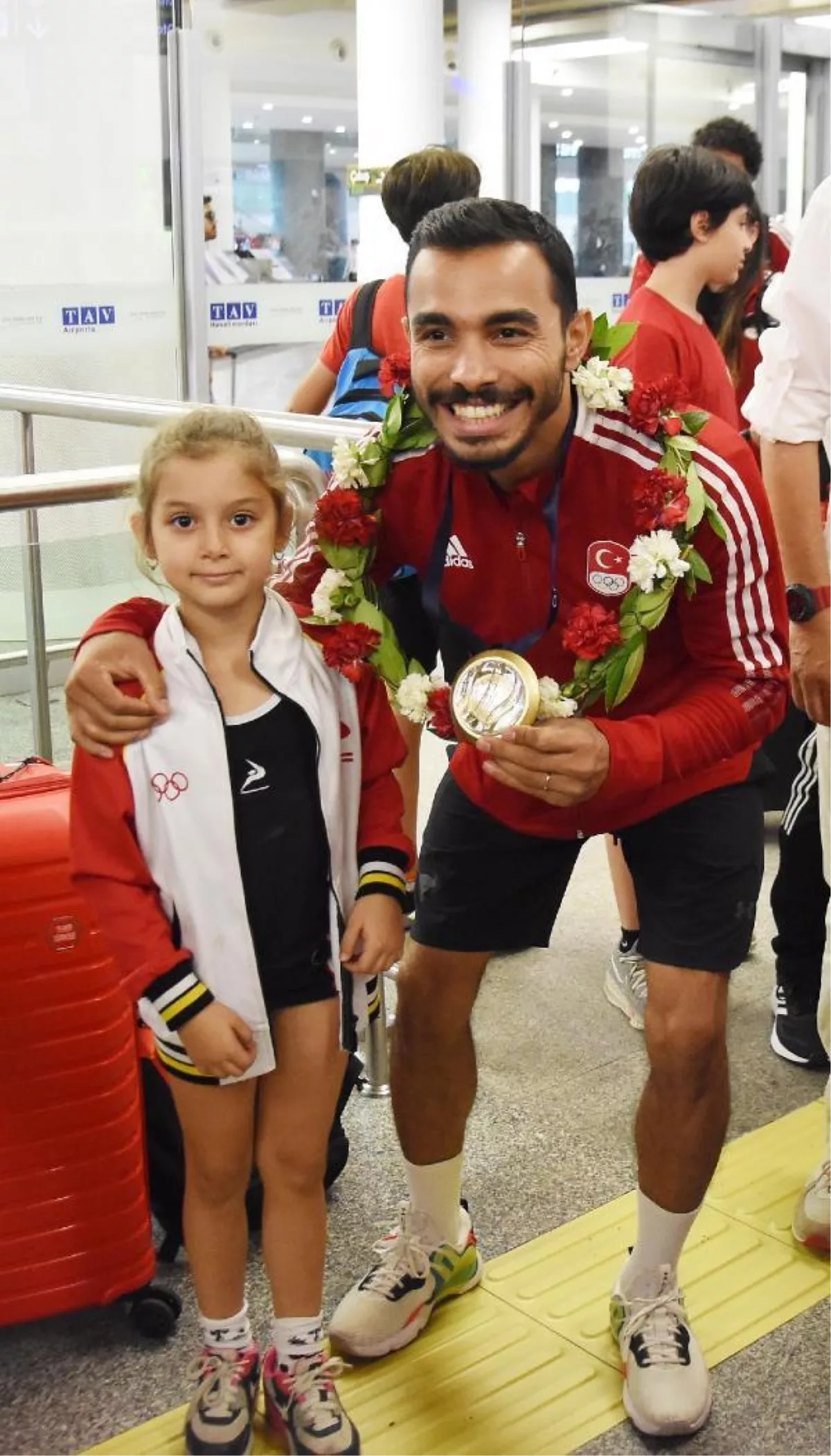 Akdeniz Oyunları’nda 11 madalya kazanan cimnastikçiler Türkiye’ye döndü