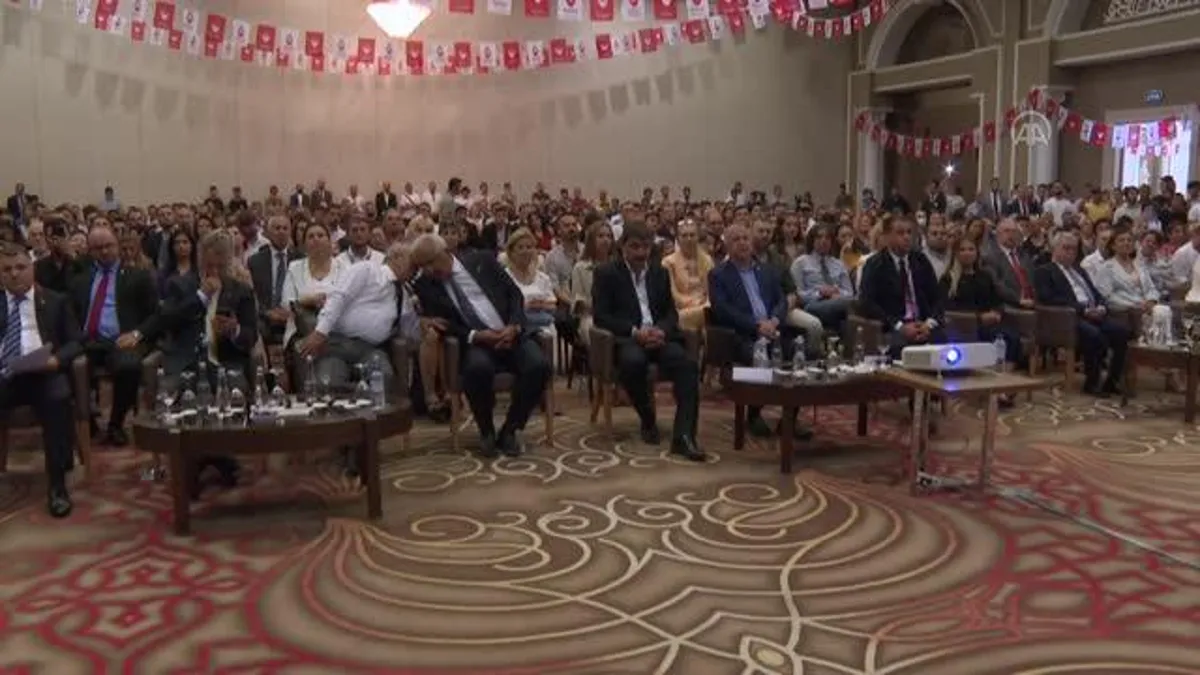 Zafer Partisi Genel Başkanı Özdağ, partisinin İzmir il kongresine katıldı