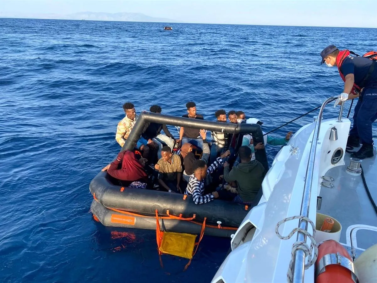 İzmir haberleri | İzmir açıklarında 38 göçmen yakalandı, 136 göçmen kurtarıldı