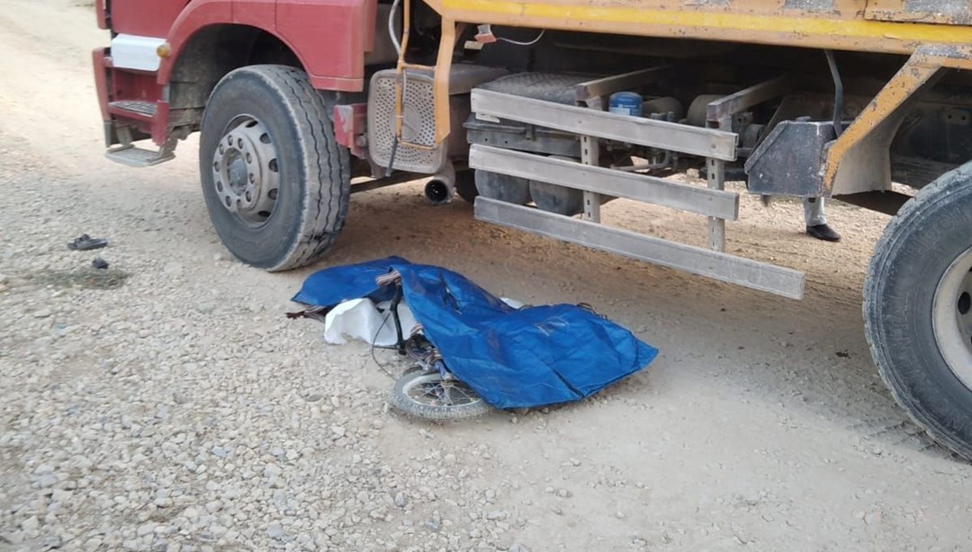 Mersin’de hafriyat kamyonunun çarptığı bisikletli çocuk öldü