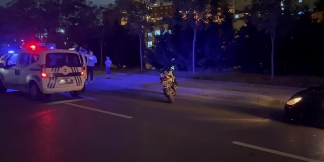 Kocaeli’de otomobilden fırlayan teker polis motosikletine çarptı