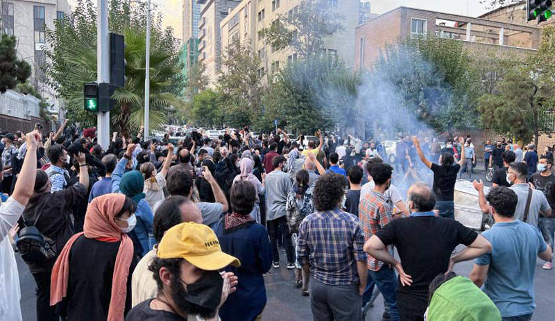 İran’da Mahsa Amini’nin ölümüne ilişkin prostolar sürüyor: 5 gösterici öldü