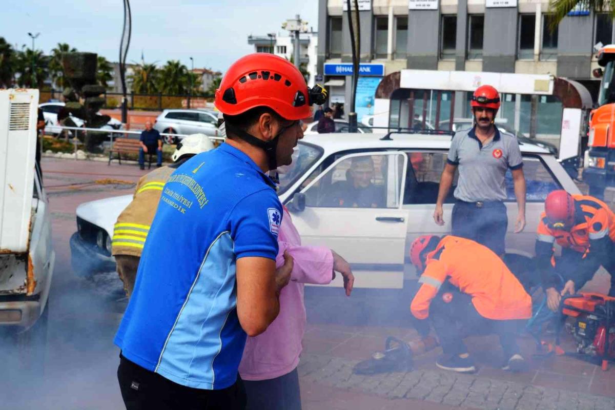 İzmir haberleri | İzmir’de alev savaşçılarından tatbikat