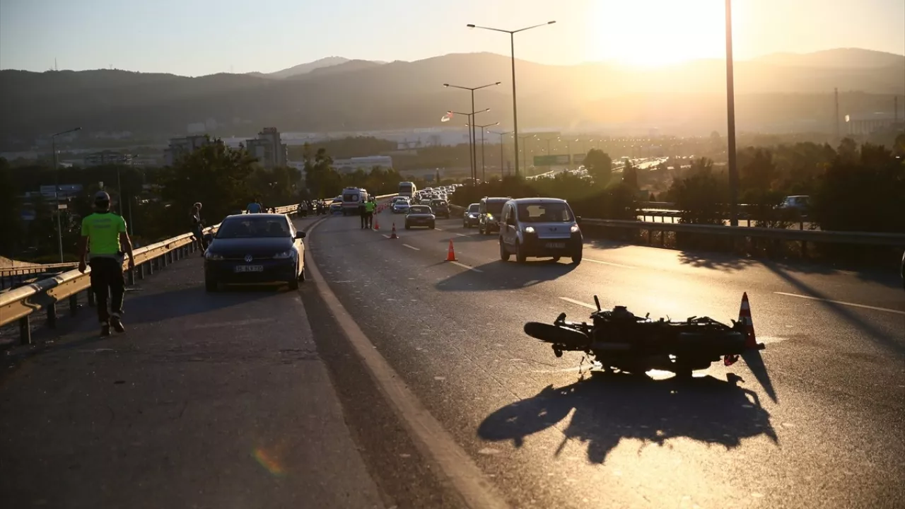 İzmir’de otomobilin çarptığı motosikletin sürücüsü öldü